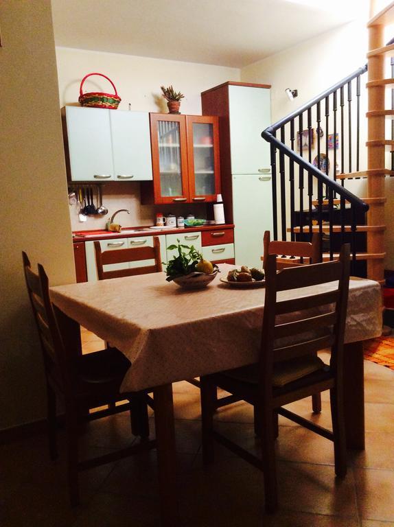 Cozy Apartment By The Sea Acireale Esterno foto